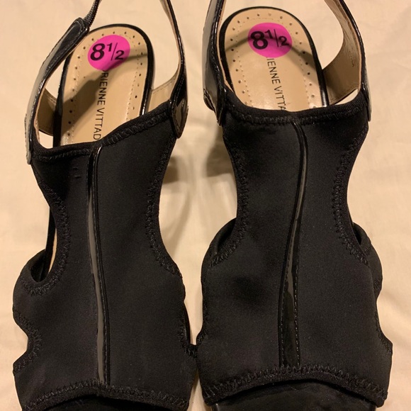 NWOT- Adrienne Vittadini Collyn Sandals - Picture 3 of 4